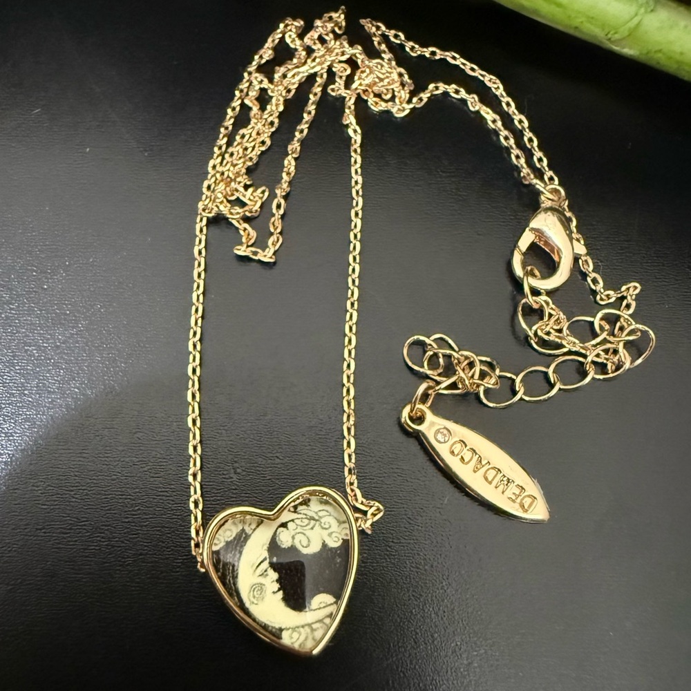 DEMDACO Gold-tone Art Heart Necklace Moon and Back 4g.